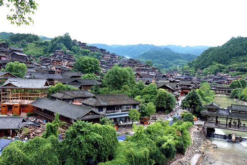 长沙、张家界玻璃桥、天门山、凤凰古城、千户苗寨、黄果树、贵阳单飞单卧8日游